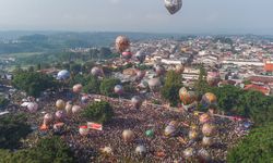 Puncak Festival Balon 2024, Alun-alun Wonosobo Jadi Lautan Manusia