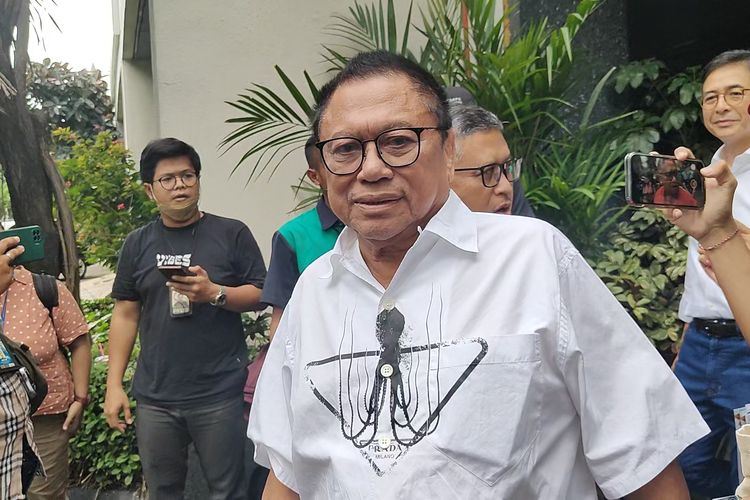Ketua Umum Partai Hanura Oesman Sapta Odang alias Oso di Gedung High End, Jakarta Pusat, Kamis (15/2/2024).