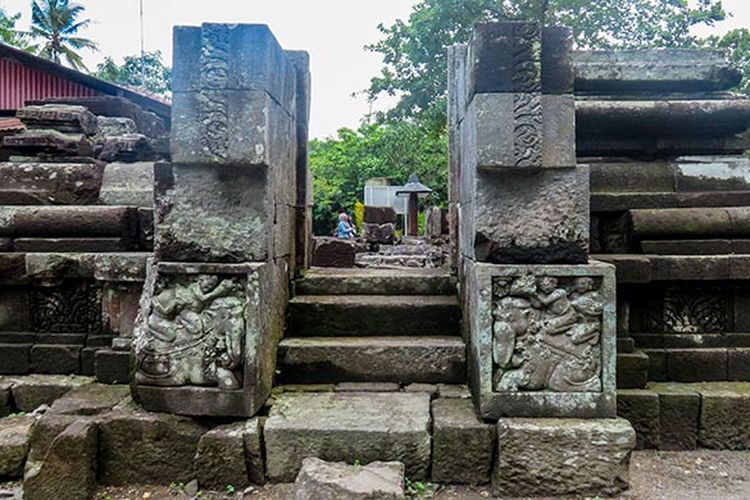 Candi Morangan di Sleman, Yogyakarta yang berada di permukaan tanah.