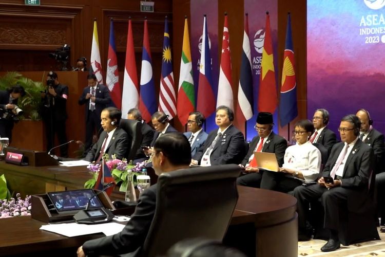 Presiden Joko Widodo (Presiden) saat memimpin Konferensi Tingkat Tinggi (KTT) ke-24 ASEAN Republik Korea Selatan (RoK) di Jakarta Convention Center (JCC), Rabu (6/9/2023). 
