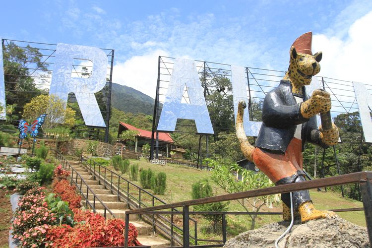 Kawasan wisata Tugu Rimau gunung Dempo kota Pagaralam, Sumatera Selatan sepi para pengunjung semenjak terjadinya konflik harimau dan manusia. Objek wisata Tugu Rimau ini diketahui merupakan kawasan hutan lindung yang merupakan habitat harimau sumatera.