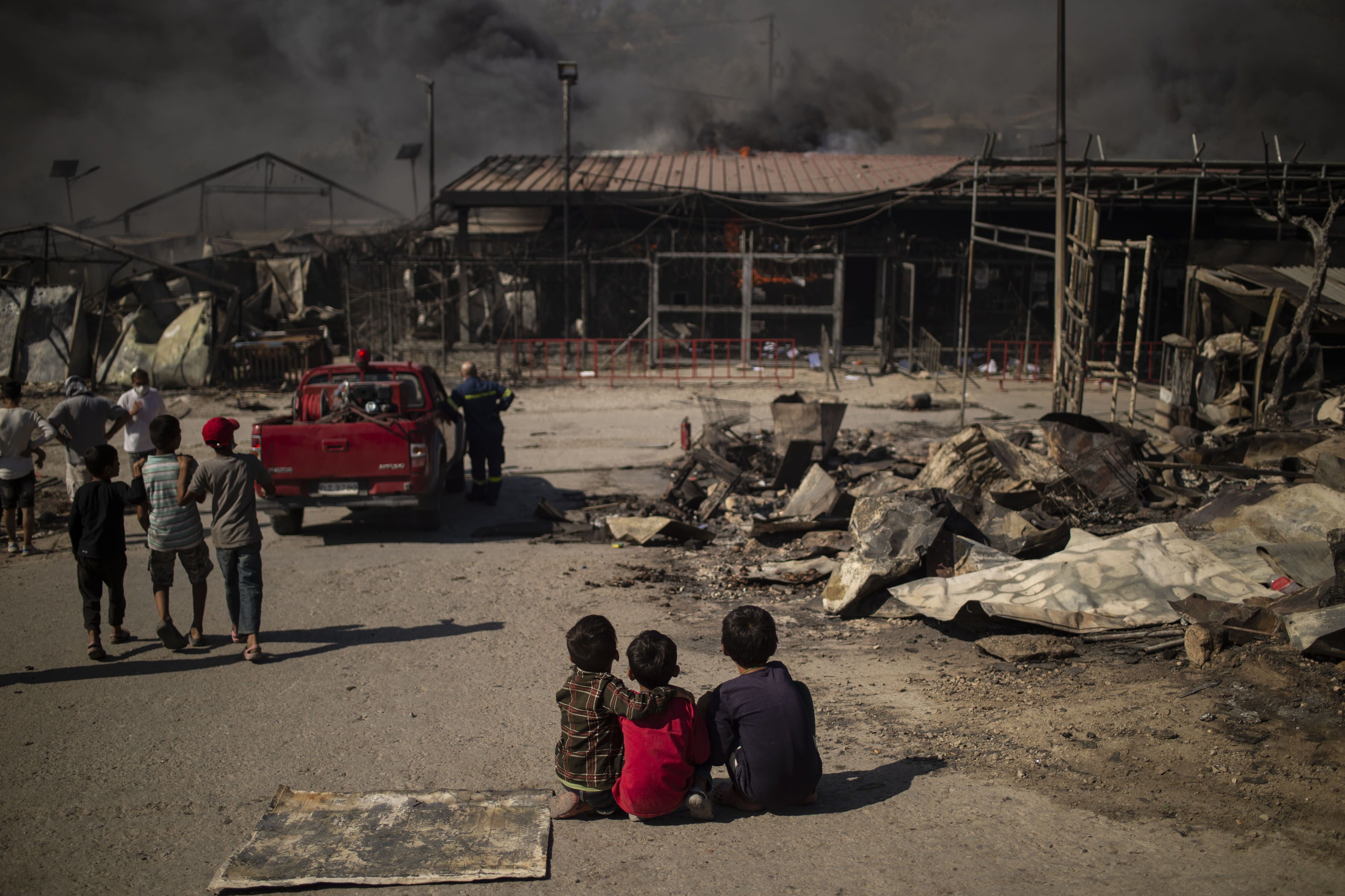 Ribuan Pengungsi Kembali ke Jalanan Setelah Kebakaran Kamp di Moria, Yunani