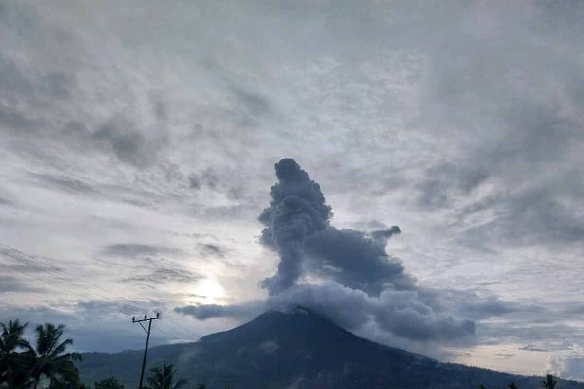 Gunung Lewotobi Kembali Meletus Pagi Ini, Tinggi Kolom Abu 2 Km