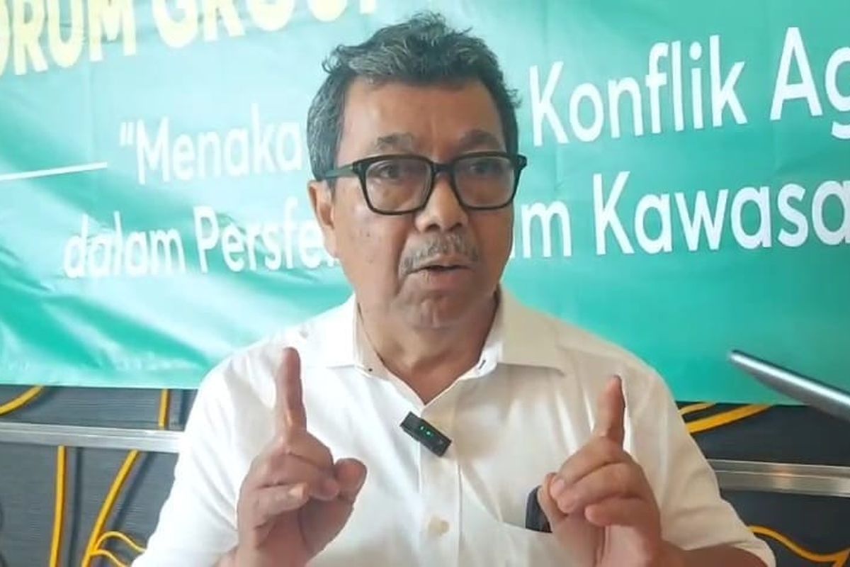Kepala Pusat Studi Sawit Institut Pertanian Bogor (IPB) Prof Budi Mulyanto saat ditemui di sela-sela acara Forum Group Discussion (FGD) Menakar Pansus Konflik Agraria dalam Perspektif Klaim Kawasan Hutan? yang digelar di IPB International Convention Center (IICC), Bogor, Jawa Barat, Kamis (28/11/2025)