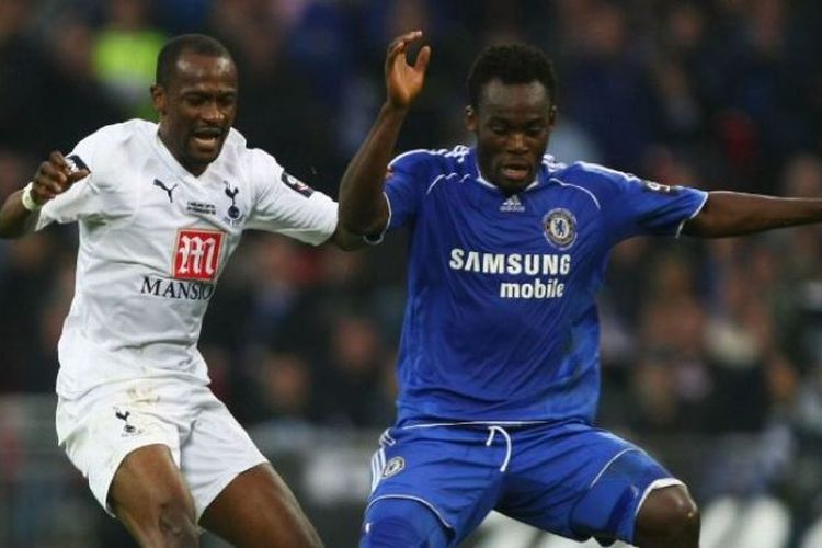 Saat memperkuat Tottenham Hotspur, Didier Zokora, pernah melawan gelandang Chelsea, Michael Essien, pada final Piala Liga Inggris 2007-2008