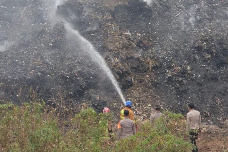 Kebakaran TPA Pasir Bajing Belum Padam, Pemkab Garut Tetapkan Tanggap Darurat 14 Hari