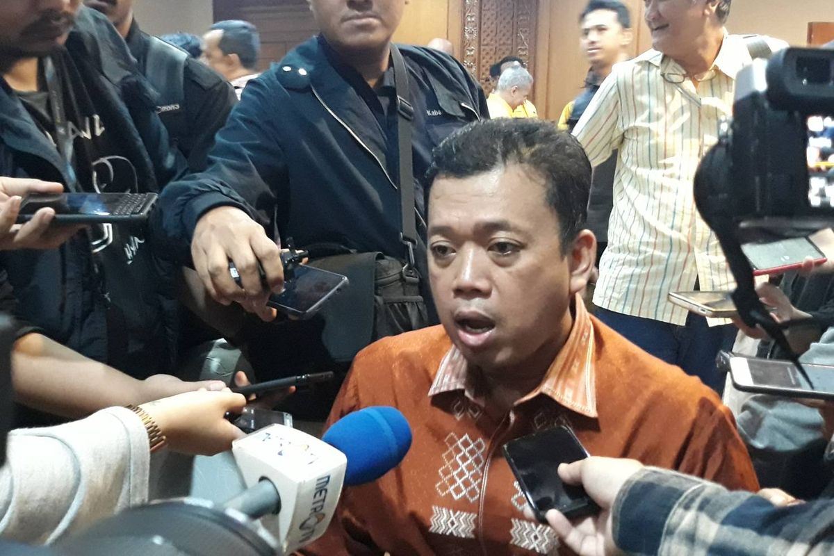 Ketua Pemenangan Pemilu Golkar Nusron Wahid usai pertemuan dengan kader Golkar kubu Bambang Soesatyo, di Hotel Sultan, Jakarta, Rabu (4/9/2019).