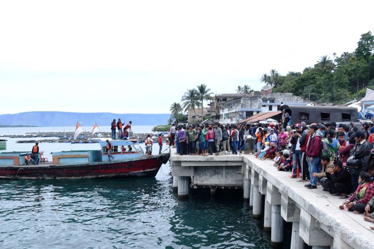 Keluarga korban di Pelabuhan Tigaras, Kabupaten Simalungun, Sumatera Utara terancam tak mencoblos saat Pilkada besok, Selasa (26/6/2018) 