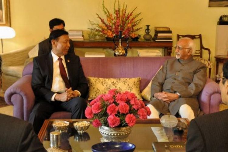 Menteri Koordinator bidang Politik, Hukum dan Keamanan Wiranto melakukan kunjungan ke India pada Selasa (14/3/2017).  Dalam kunjungannya tersebut Wiranto bertemu dengan Wakil Presiden India Mohammad Hamid Ansari, di Kantor Vice President India, New Delhi, India.