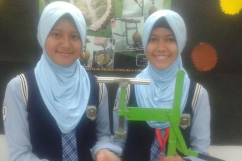 Siswi Madrasah Bikin Alat Inovatif untuk Belah Durian