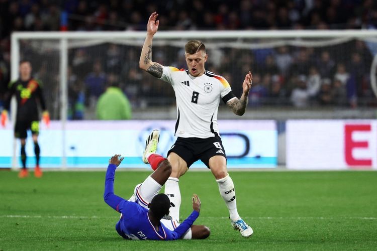 Gelandang Timnas Jerman, Toni Kroos, berbicara soal gol kilat Florian Wirtz pada laga uji coba internasional kontra Timnas Prancis pada Minggu (24/3/2024) dini hari WIB. Artikel ini berisi jadwal Euro 2024.