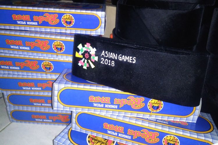 Kopiah atau songkok berlogo Asian Games 2018 hasil karya Toni yang dipesan oleh Kemenpora.