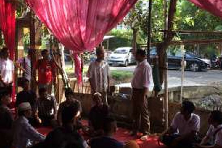 Calon gubernur DKI Jakarta nomor pemilihan 3, Anies Baswedan di Kampung Maja, Pegadungan, Jakarta Barat, Senin (7/11/2016).