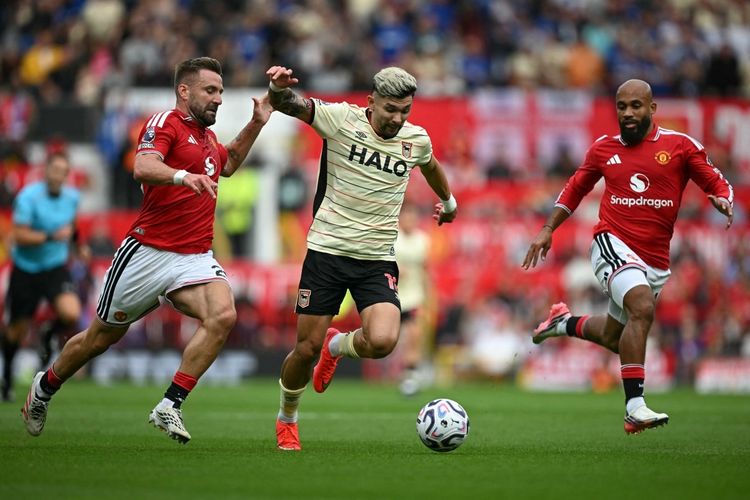 Kenapa MU Bertahan dengan Luke Shaw Walau Kejar Bek Kiri hingga Deadline Day?