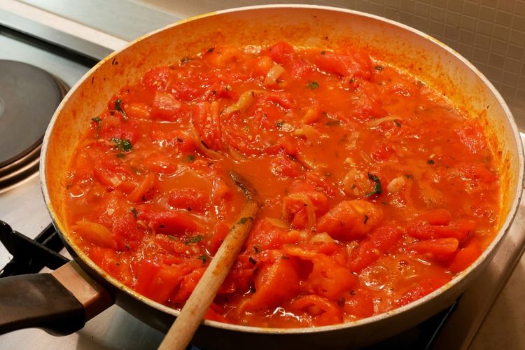 Ilustrasi pembuatan saus tomat