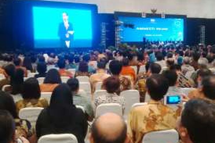 Presiden Joko Widodo menyampaikan sosialisasi program pengampunan pajak di Surabaya, Jumat (15/7/2016) malam.