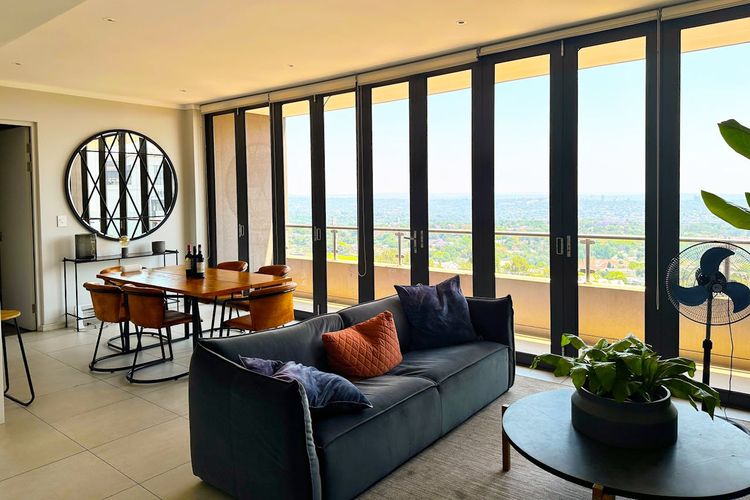 Ilustrasi kafe dengan pemandangan pegunungan dan city light.