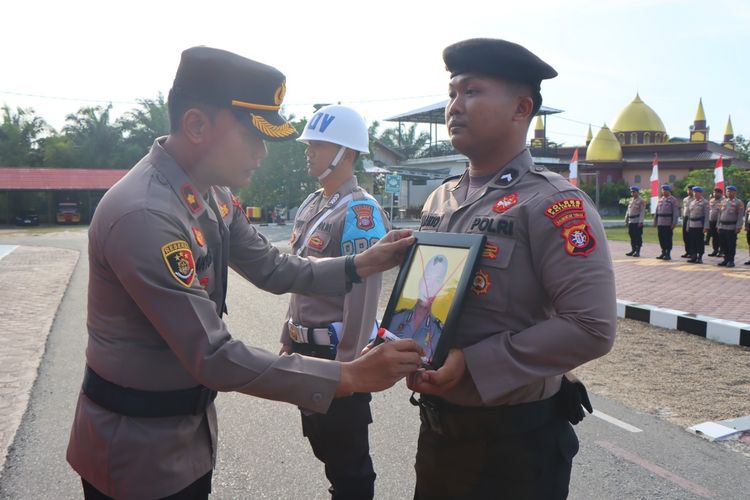 Positif Narkoba dan Bolos Kerja Sebulan, Anggota Polres Katingan Dipecat