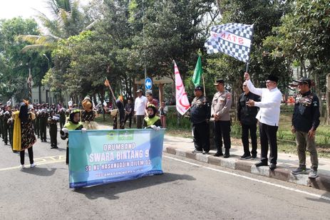 Apresiasi Festival Drum Band, Plt Bupati Malang Harap Para Santri Berkontribusi untuk Pembangunan Daerah