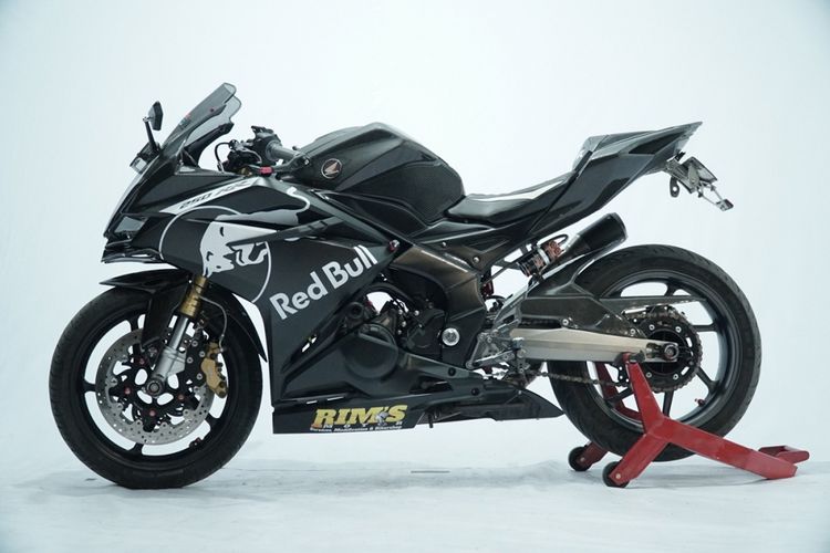 Honda CBR250RR berbalut body carbon, juara HMC Makassar 2018 kelas Sport Fairing.