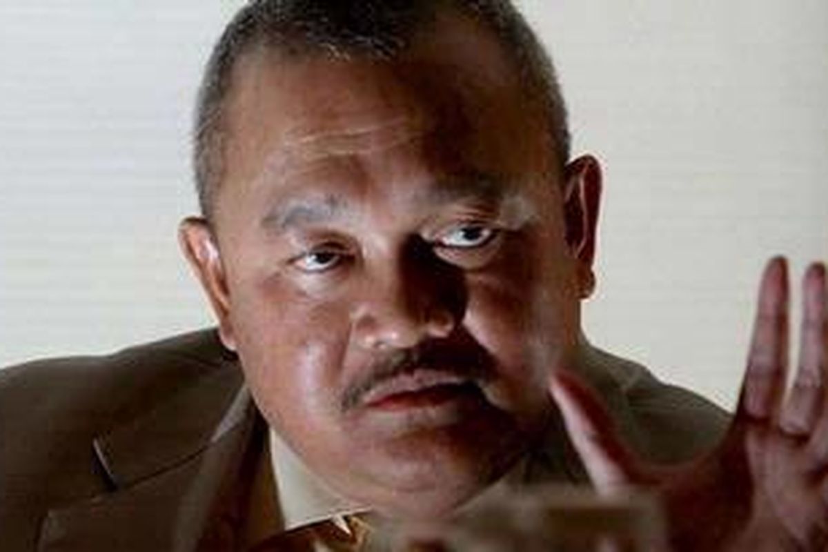 Gubernur Sumatera Selatan, Alex Noerdin saat melakukan wawancara bersama para wartawan di Hotel Mandarin Oriental, Jakarta, Senin (12/3/2012). Pada wawancara tersebut Alex menyatakan kesiapannya untuk maju sebagai Calon Gubernur DKI Jakarta melalui Partai Golkar. KOMPAS IMAGES/BANAR FIL ARDHI