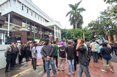Forum Penyelamat Konstitusi Demo di PTUN Jakarta, Desak Gugatan Anwar Usman Ditangani dengan Adil