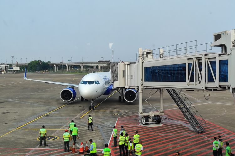 Maskapai yang berbasis di India, InterGlobe Aviation Limited atau IndiGo resmi mendaratkan rute penerbangan pertamanya di Indonesia, yakni untuk rute Mumbai-Jakarta di Bandara Internasional Soekarno-Hatta, Tangerang, Banten, Senin (7/8/2023).