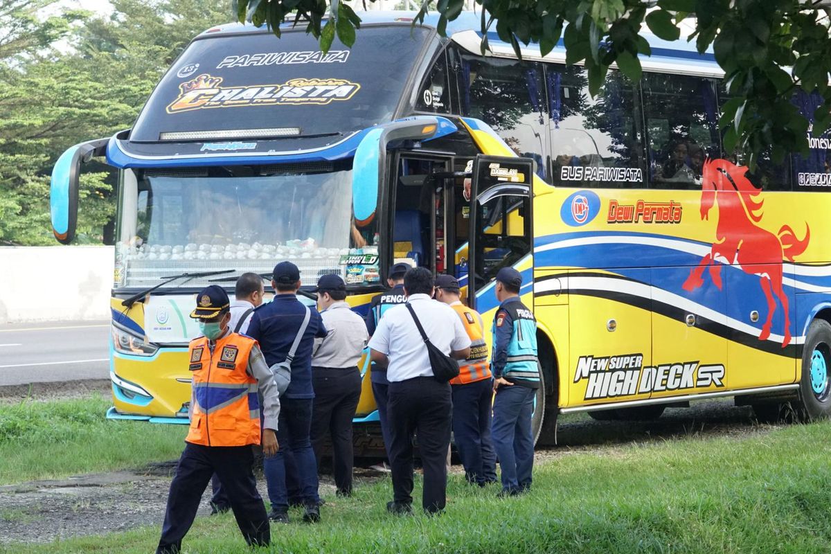 Inspeksi keselamatan di Rest Area Tol Jagorawi