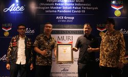 Aice Group Cetak Rekor MURI Bagikan Masker Medis Terbanyak saat Pandemi