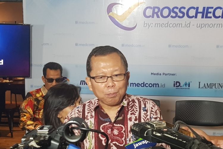 Wakil Ketua MPR Arsul Sani saat diwawancarai usai diskusi Crosscheck bertema Menyoal Periode Ideal Jabatan Presiden di Wahid Hasyim, Jakarta Pusat, Minggu (24/11/2019).