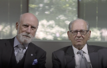 Tangkapan layar penemu protokol internet, Vinton Gray Cerf dan Robert Kahn.