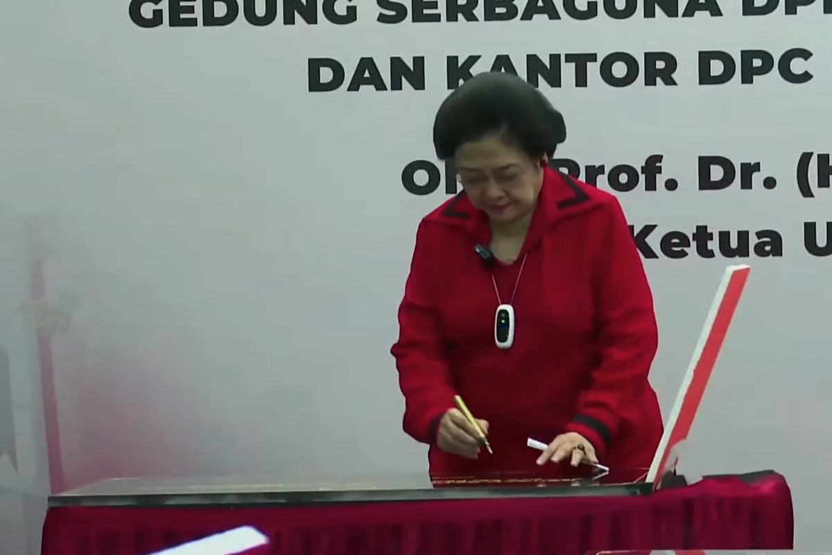 Ketua Umum PDI Perjuangan Megawati Soekarnoputri meresmikan 10 kantor partai yang berada di tingkat pusat hingga daerah, Senin (23/8/2021).