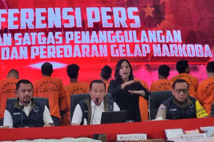 Kepala Satuan Tugas (Kasatgas) Penanggulangan Penyalahgunaan dan Peredaran Gelap Narkoba Polri, Irjen Asep Edi Suheri, dalam konferensi pers di Mabes Polri, Jakarta, Rabu (18/10/2023).