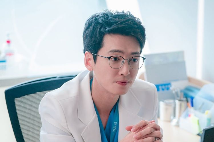 Jung Kyung Ho dalam drama Korea Hospital Playlist