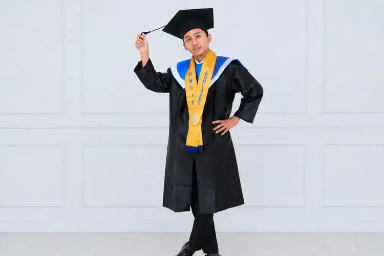 Cerita Pato, Usia 18 Tahun Lulus S1 Fisika Undip, Dulu Viral Hampir Tak Ikut UN