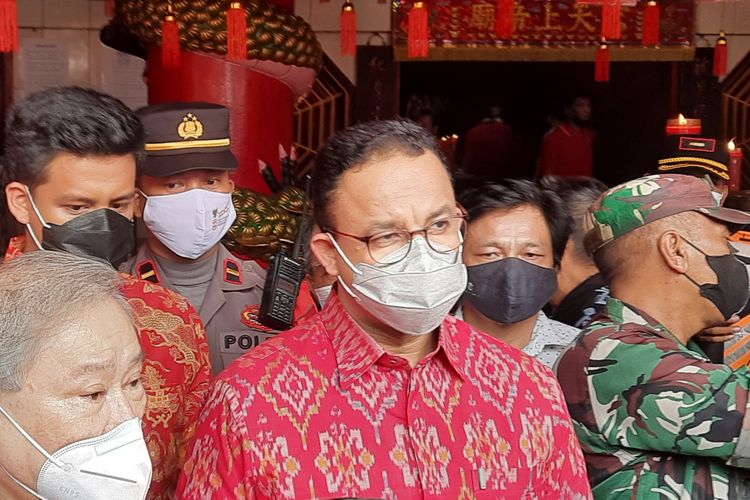 Gubernur DKI Jakarta Anies Baswedan di Kelenteng Hian Thian Siang Tee Bio, Gelora, Tanah Abang, Jakarta Pusat, Selasa (1/2/2022).