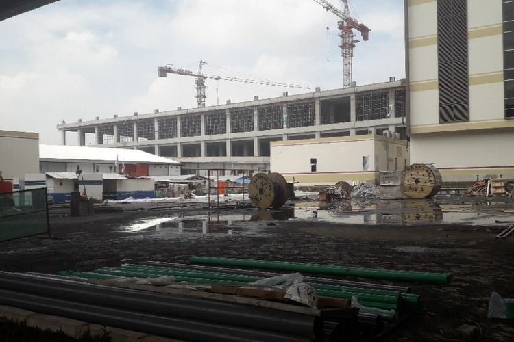 Suasana pembangunan Depo LRT di Kelapa Gading, Kamis (10/1/2019).