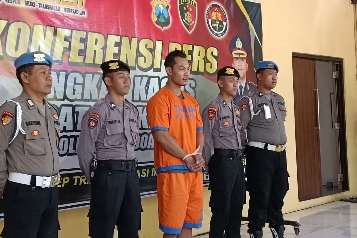 Pelaku pembunuhan wanita di kos Sidoarjo, Senin (12/8/2024).