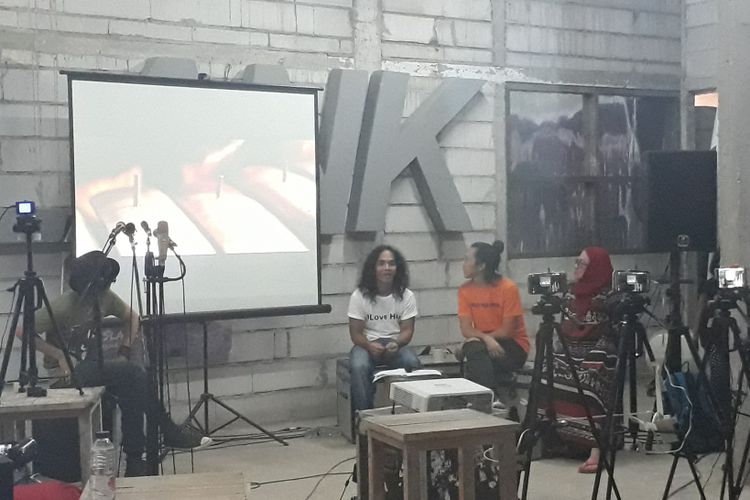 Bertepatan dengan Hari Kebangkitan Nasional, grup band Slank mengadakan Mimbar Bebas (Miras) dengan mengambil tema Ayo Bangkit Jangan Berhenti di Markas Slank, Jalan Potlot, Jakarta Selatan, Sabtu (20/5/2017).