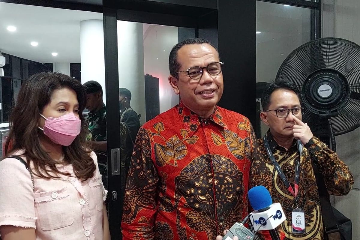 Kuasa hukum tersangka kasus dugaan korupsi Rp 78 triliun, Surya Darmadi, Juniver Girsang di Kejagung, Jakarta, Rabu (24/8/2022).