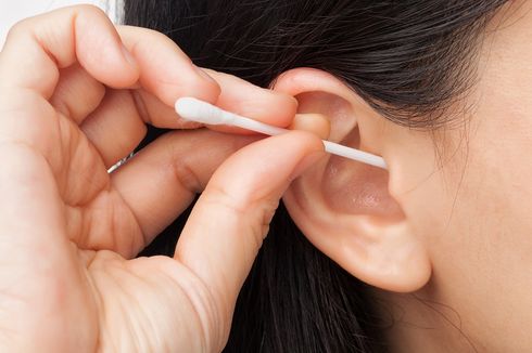Cara Membersihkan Kotoran Telinga yang Benar Menurut Dokter THT