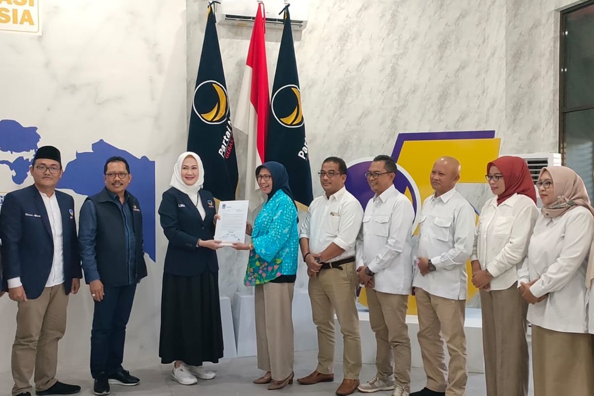 Indah Amperawati terima rekom bacabup dari Partai Nasdem, Senin (29/7/2024)