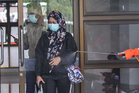 Satpol PP Bubarkan Remaja Berseragam SMA yang Berkerumun di Stadion Patriot Bekasi