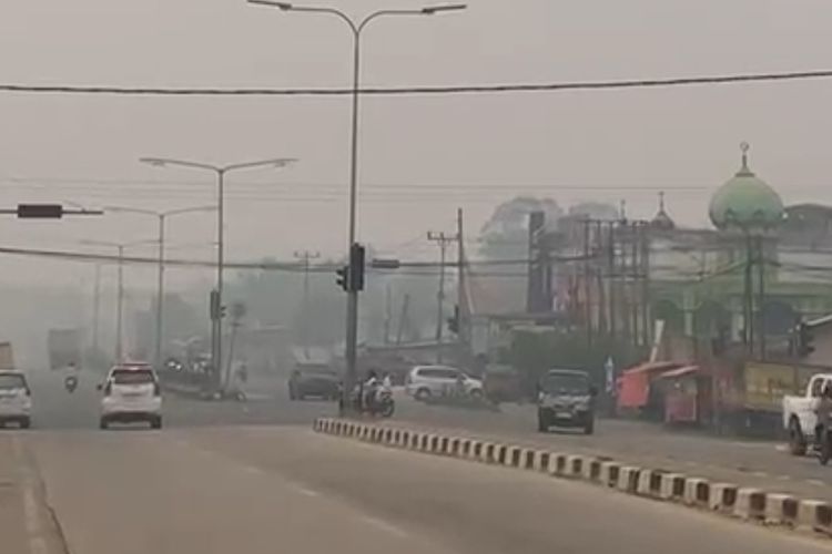 Kabut Asap Karhutla di Sumbar Makin Parah, 4 Daerah Terapkan Belajar dari Rumah