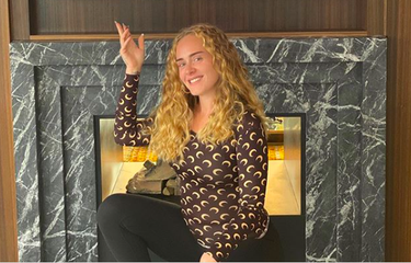 Tampil lebih langsing, penyanyi Adele gunakan bodysuit yang sama dengan milik Beyonc&eacute;. 