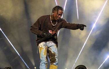 Travis Scott saat tampil di hari pertama Festival Musik Astroworld di NRG Park, Houston, Amerika Serikat, Jumat (5/11/2021).