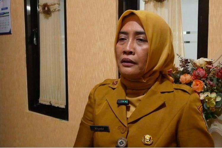 Kepala Dinkes P2KB Lumajang Rosyidah