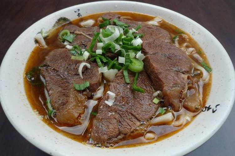 Salah satu makanan halal di Chang Beef Noodle Shop di Distrik Zhongzheng, Taipei yaitu mie kuah daging sapi.