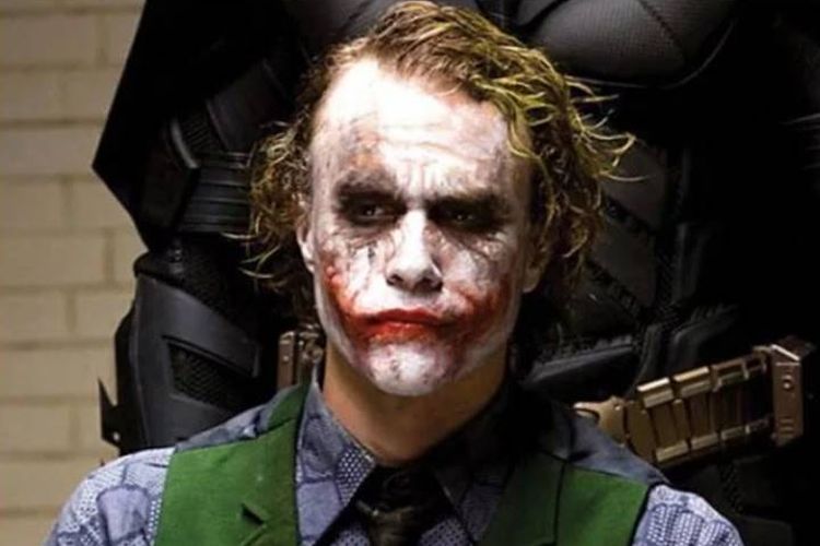 Heath Ledger memerankan Joker terbaik dalam film Batman The Dark Knight pada 2008. [Via Variety.com]