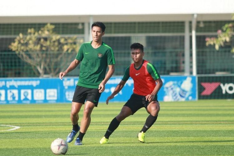 Timnas U-22 Indonesia berkatih di AUPP Stadium, Kamboja, Minggu (17/2) pagi. Ini menjadi latihan terakhir pasukan Indra Sjafri jelang melawan Myanmar pada laga perdana Piala AFF U-22 2019, Senin (18/2/2019). 